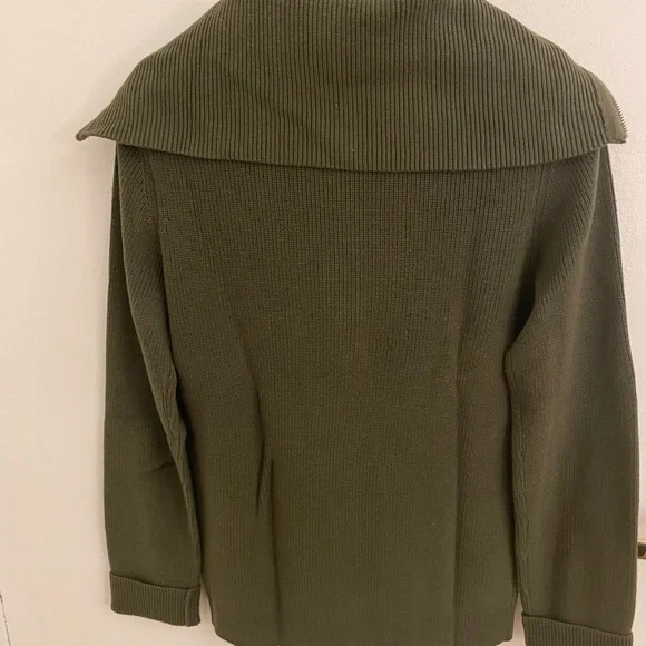 Green Ribbed Sweater - Picture 3 of 10